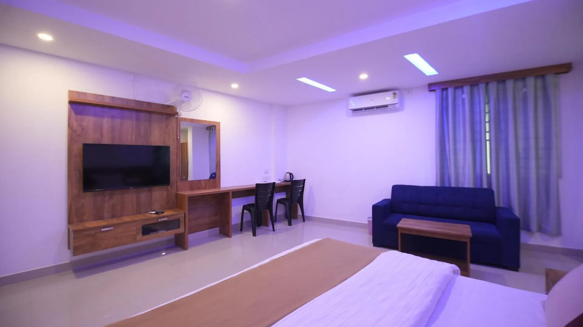 Queen-C Inn Mananthavady