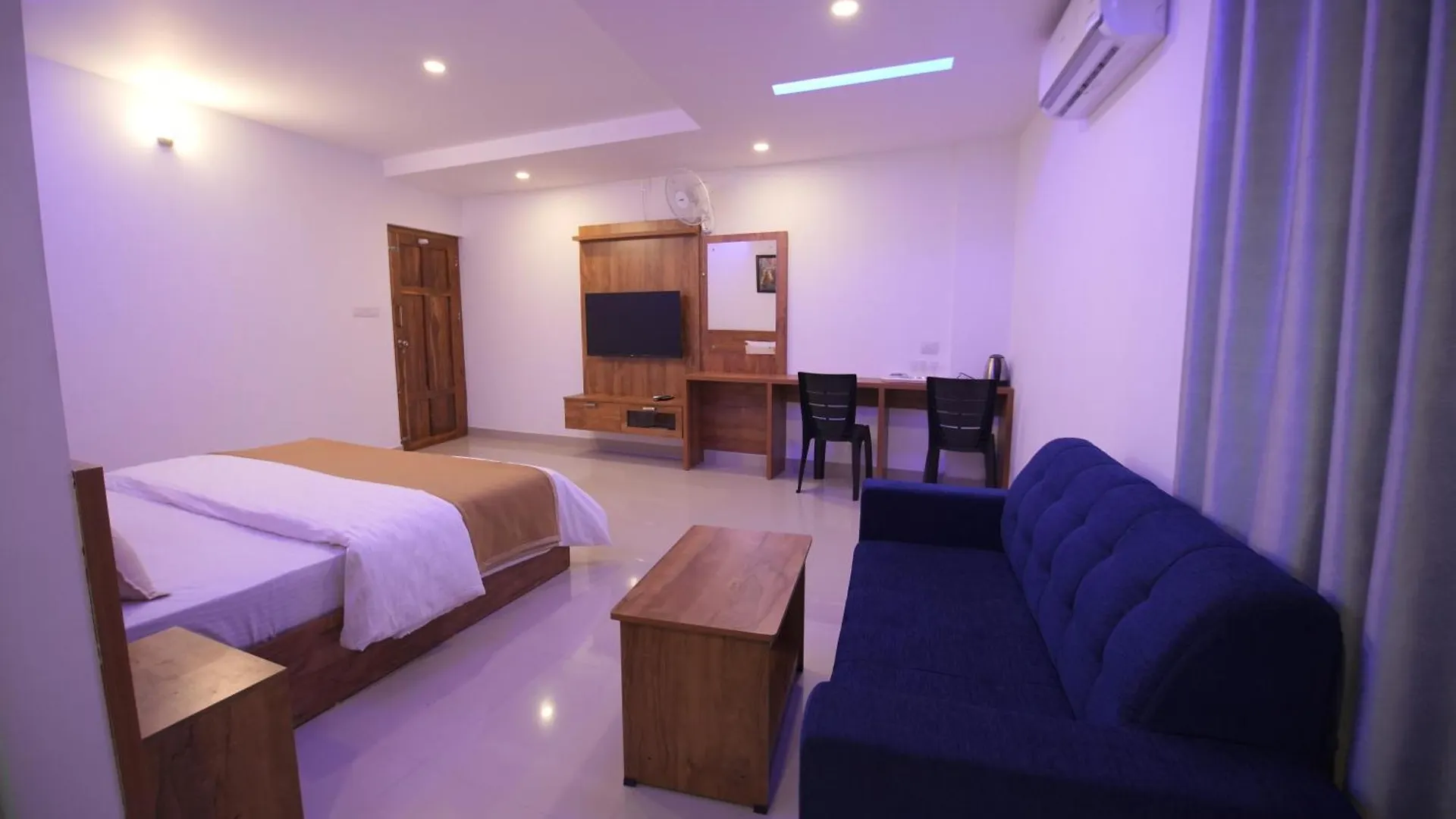 Queen-C Inn Mananthavady 0*,