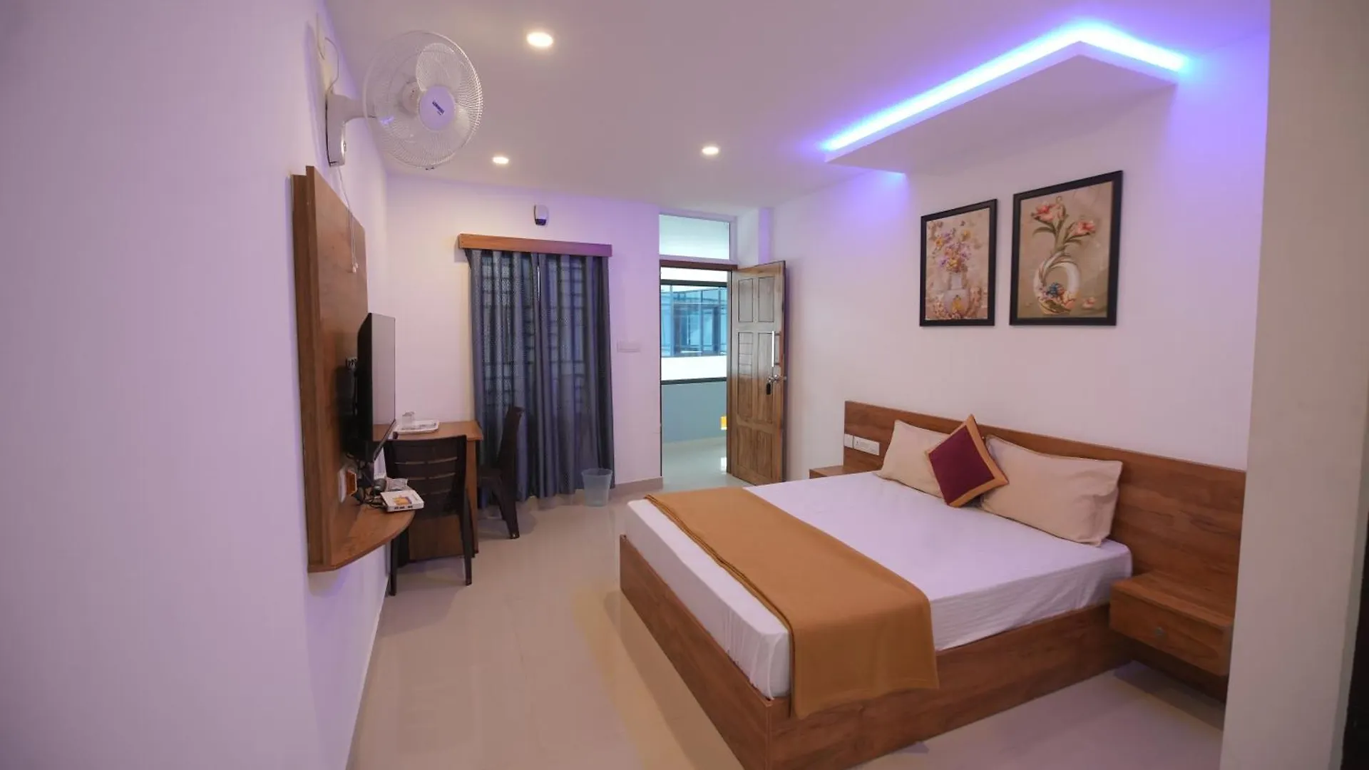 Queen-C Inn Mananthavady Hotel