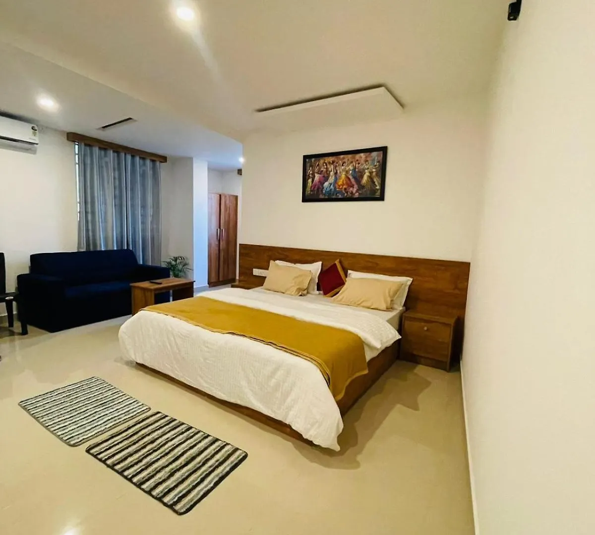 Queen-C Inn Mananthavady Hotel