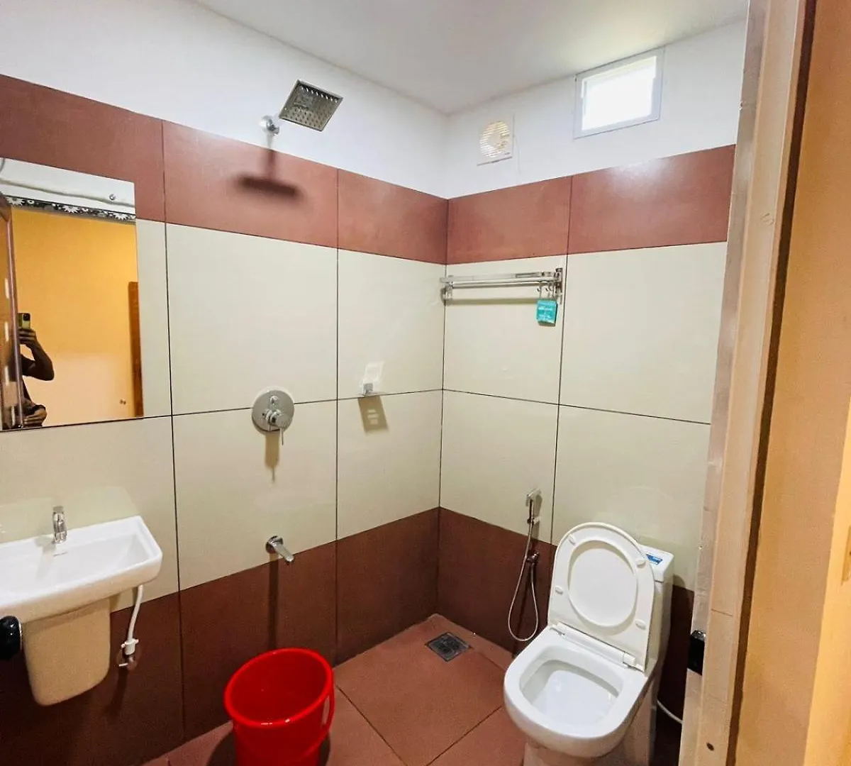 Queen-C Inn Mananthavady Hotel