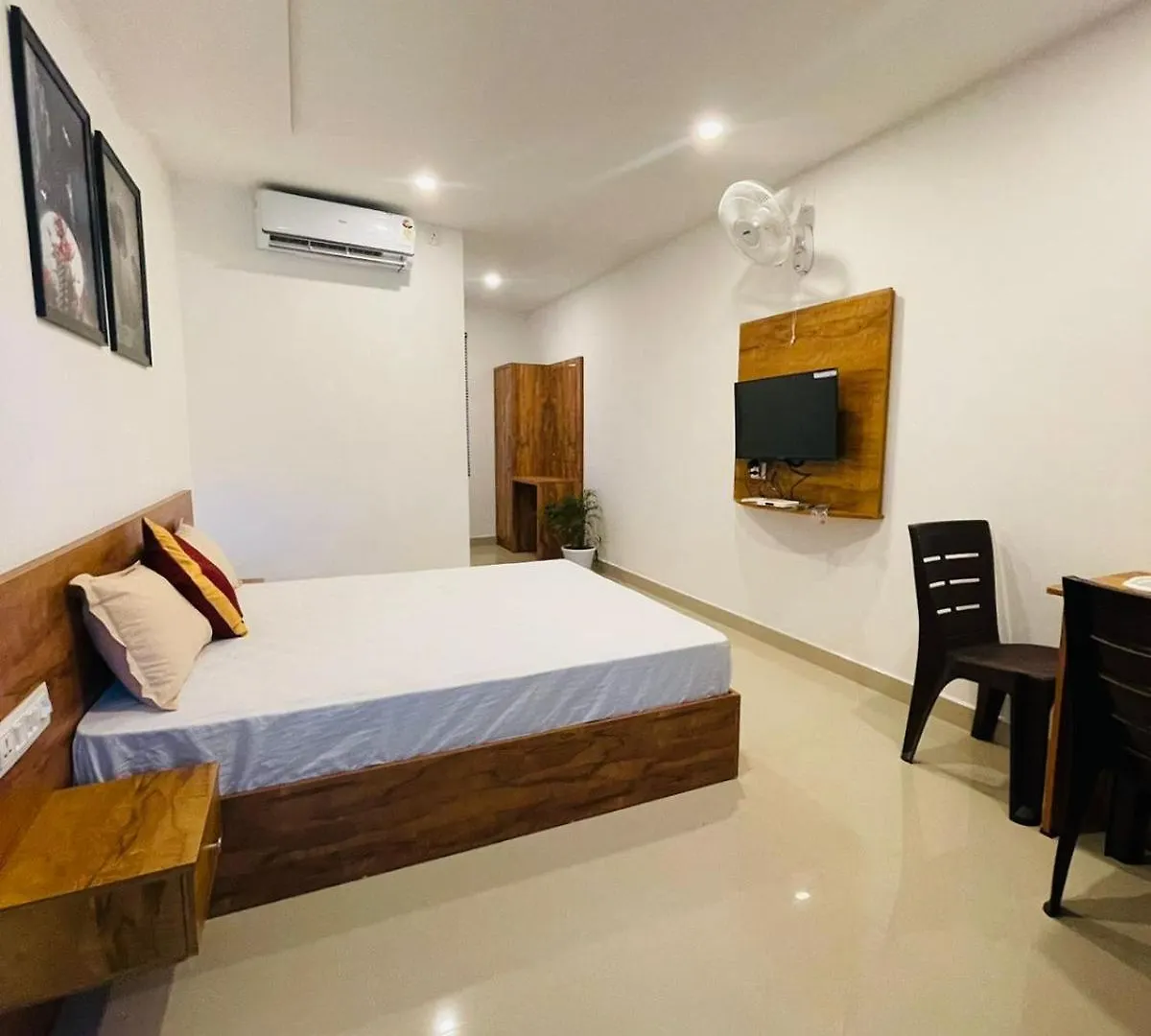 Hotel Queen-C Inn Mananthavady