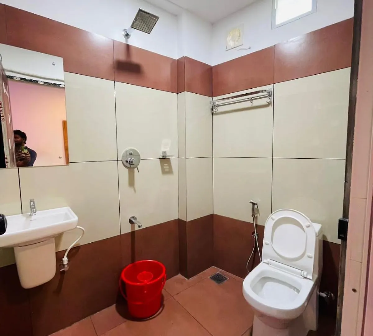 Queen-C Inn Mananthavady Hotel