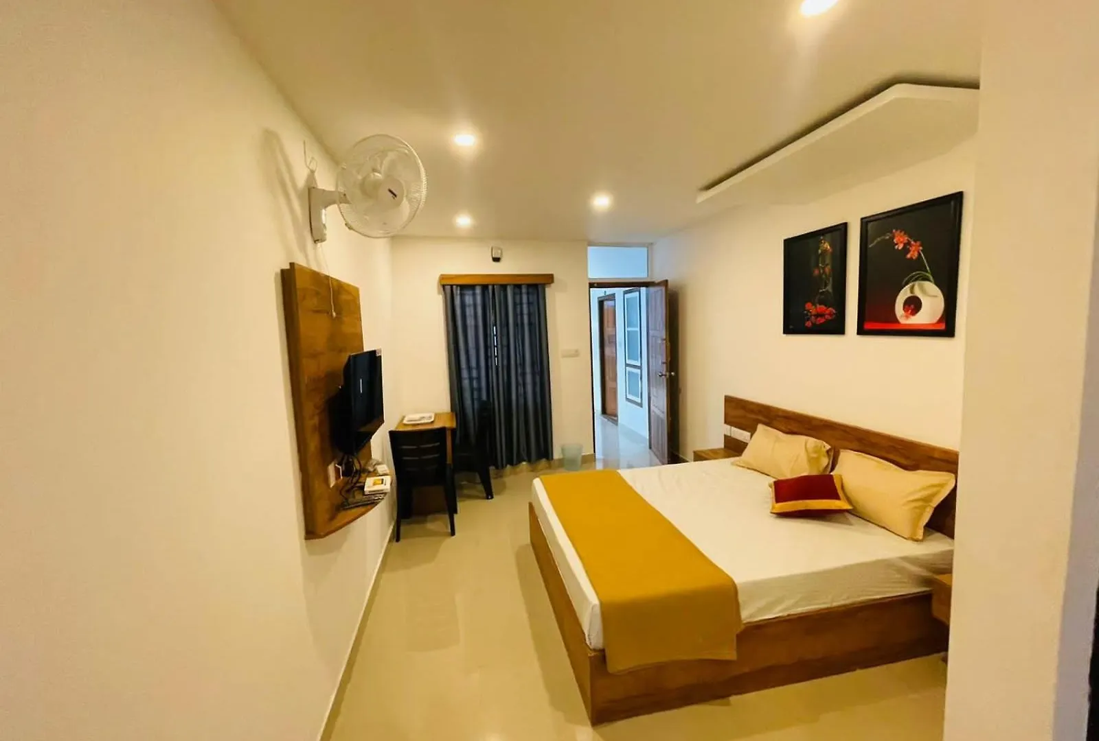 Hotel Queen-C Inn Mananthavady