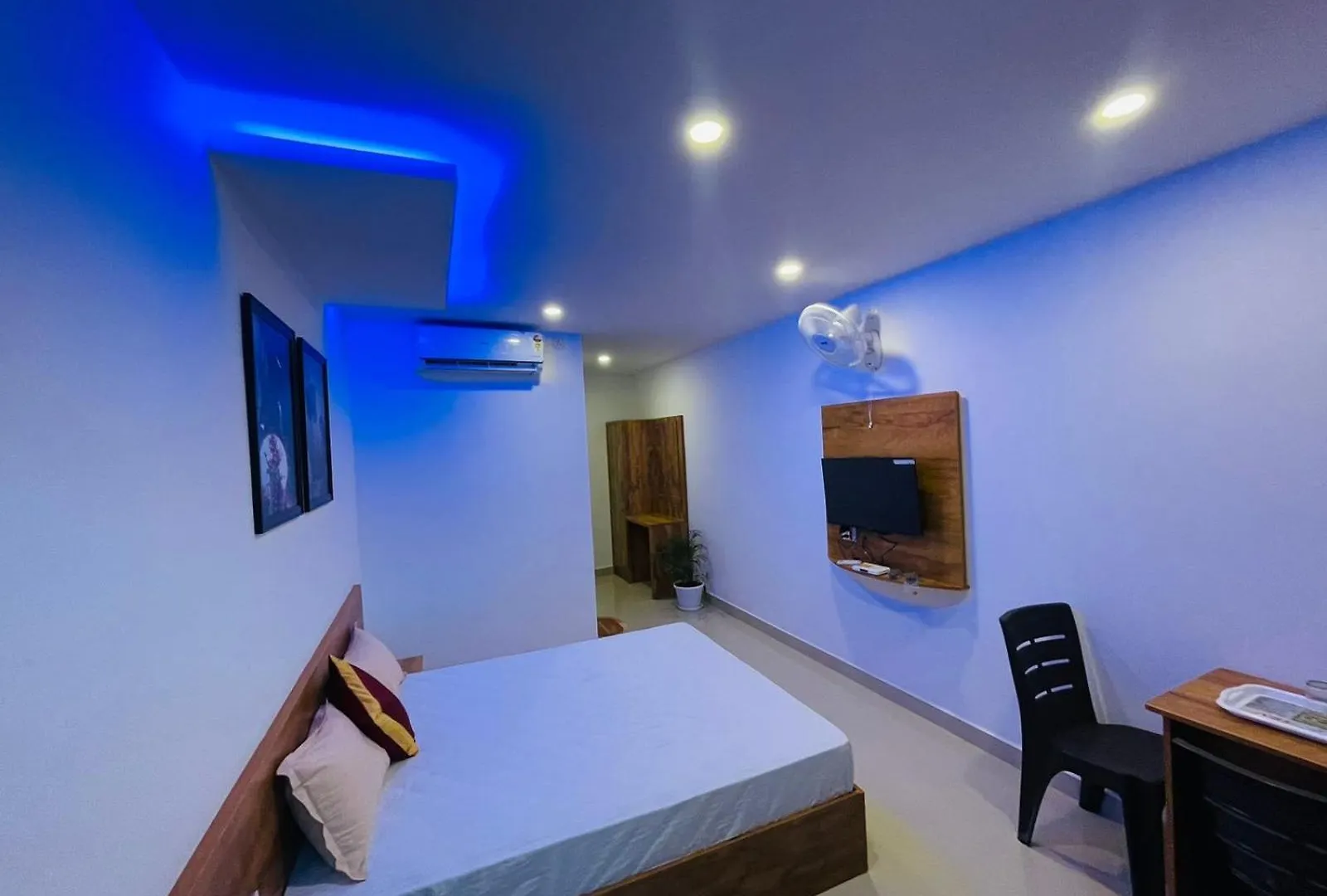 Queen-C Inn Mananthavady Hotel