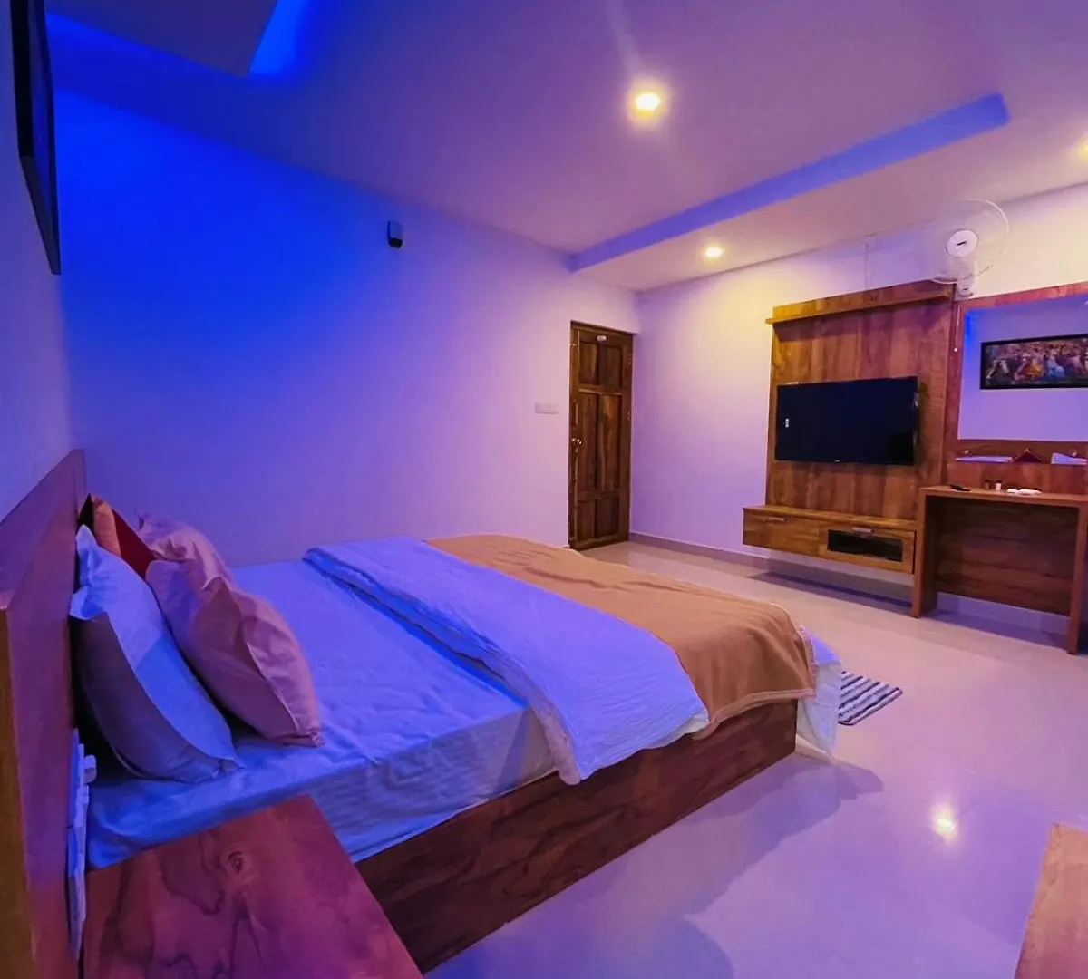 Queen-C Inn Mananthavady Hotel