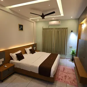 Hotel Riders Den, Mananthavady