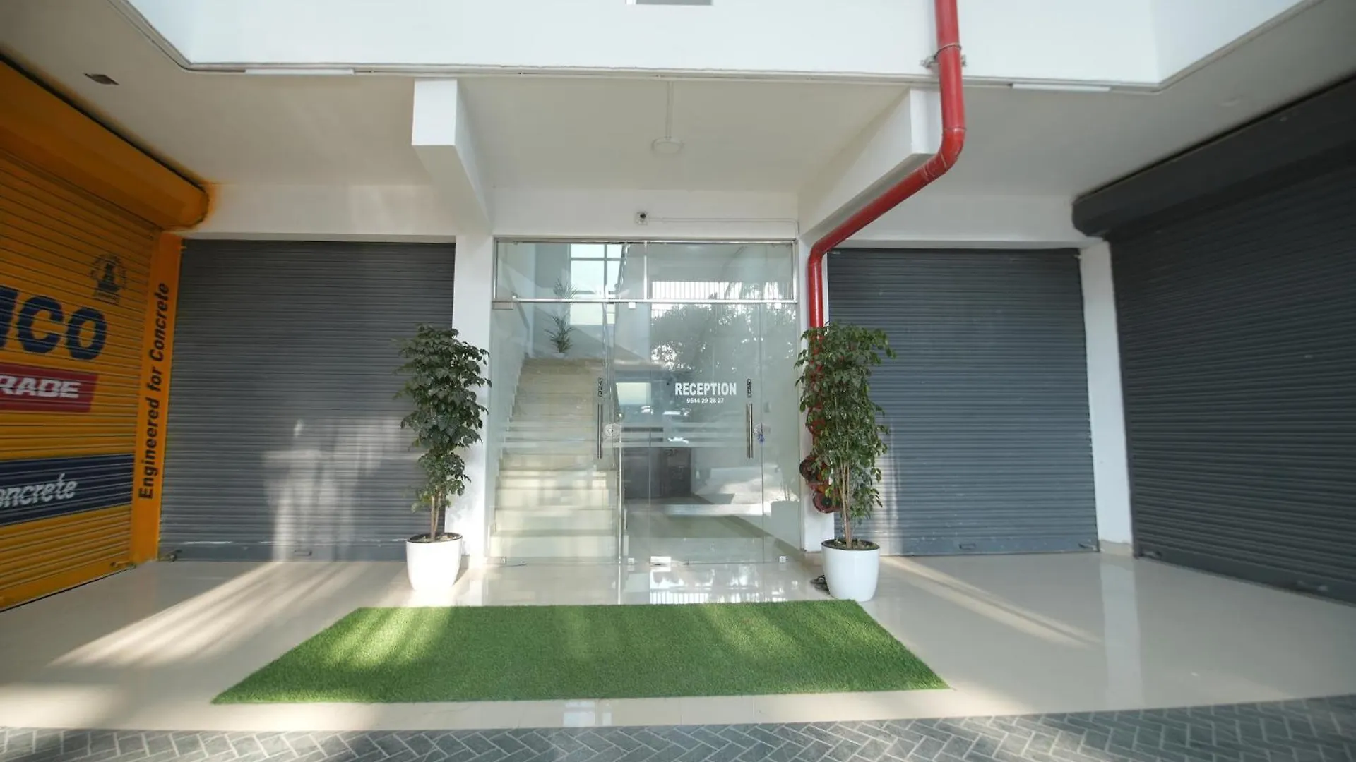 Queen-C Inn Mananthavady Otel