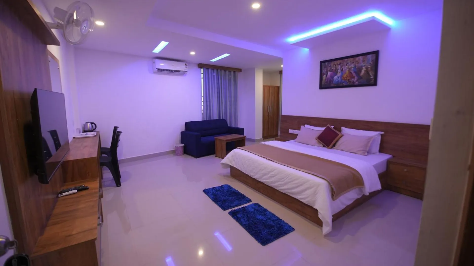 Otel Queen-C Inn Mananthavady
